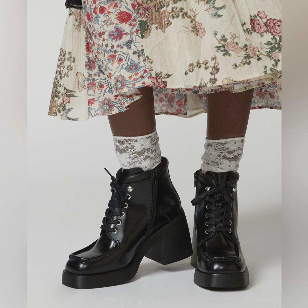 Vagabond black lace up ankle boots Size 40